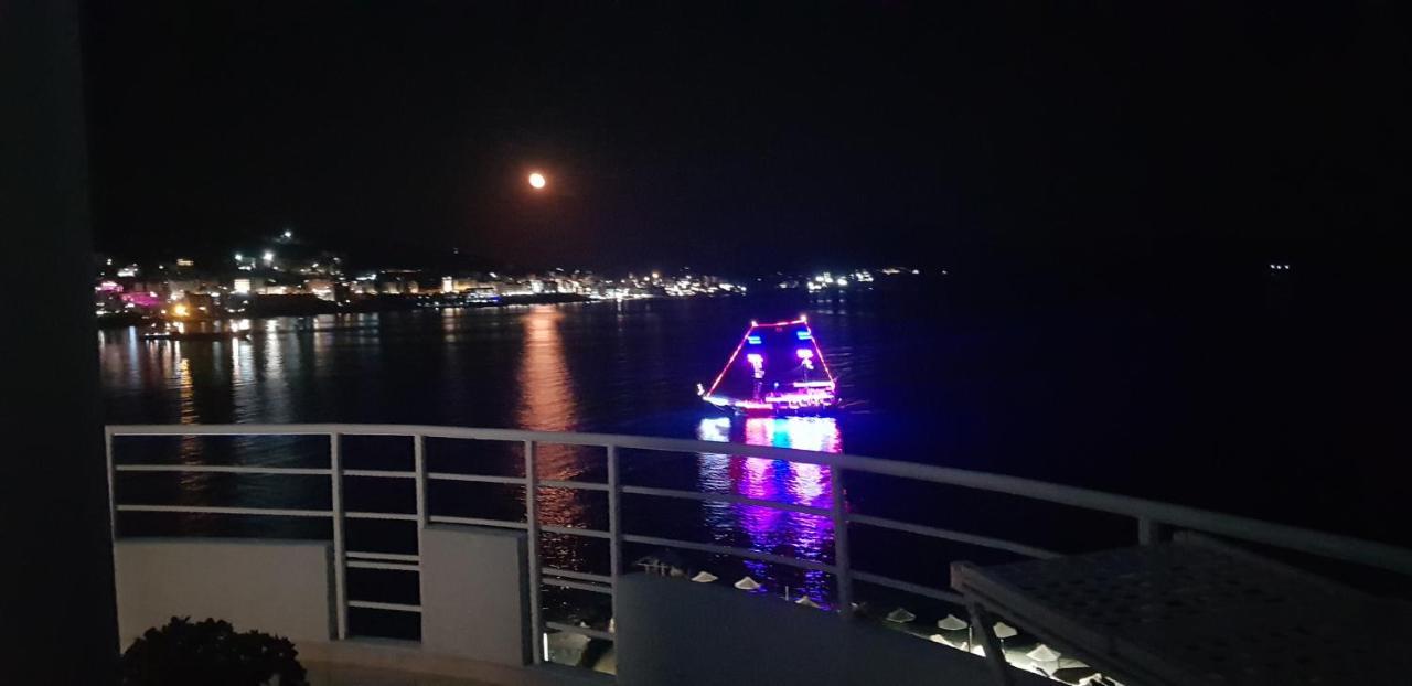 Limani Luxury Apartments Beachfront Sarandë Eksteriør billede