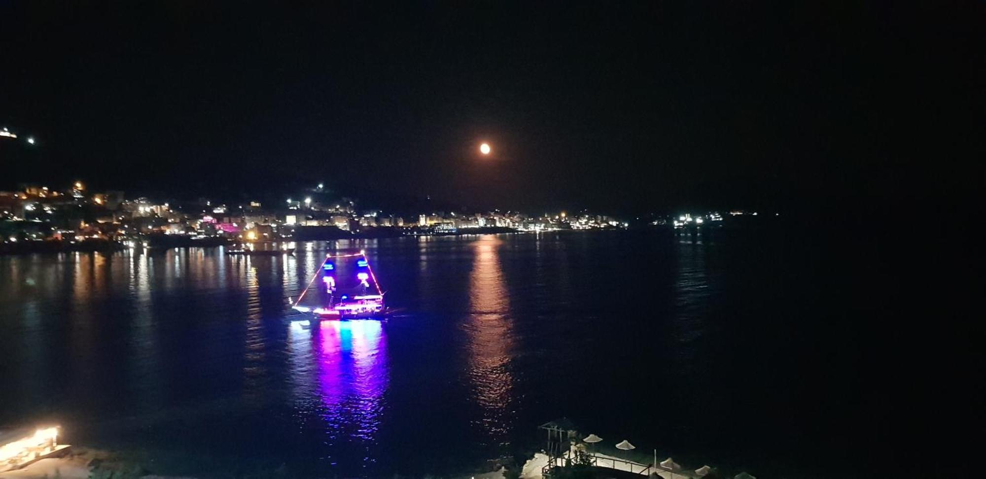 Limani Luxury Apartments Beachfront Sarandë Værelse billede